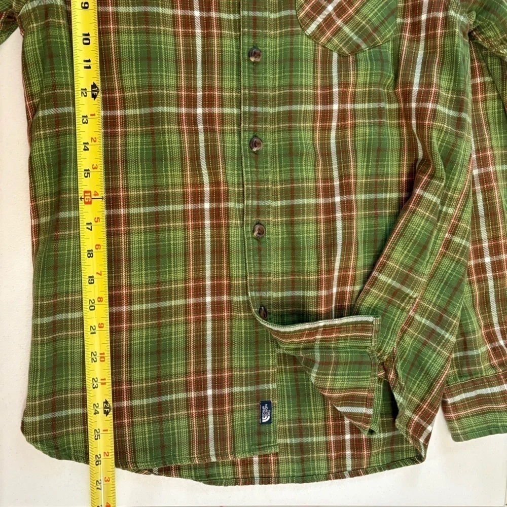 The North Face Mens Plaid Long Sleeve Button up shirt size Small